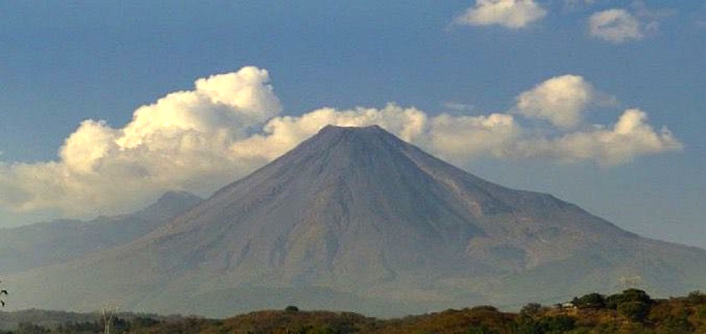 Volcán de Colima registró 6 sismos y 7 derrumbes; continúa en ‘semáforo verde’