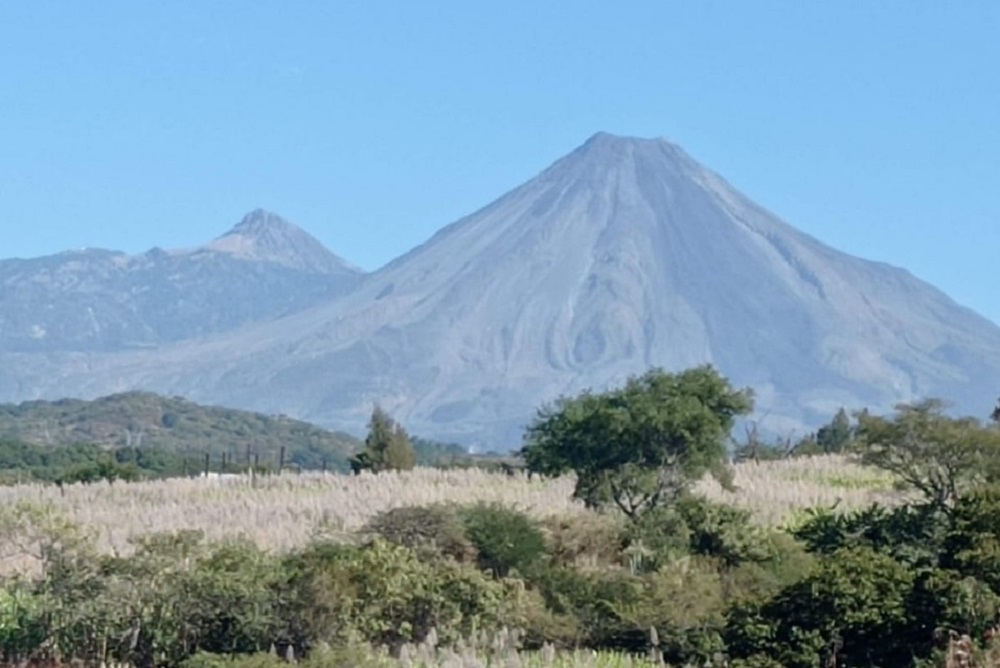 Volcán de Colima registró 4 sismos y 7 derrumbes; continúa en semáforo verde