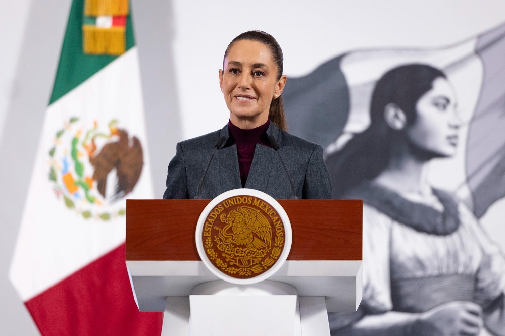 Presidenta Claudia Sheinbaum llama a habitantes de las costas de Guerrero y Oaxaca a seguir con cautela ante Huracán Erick; agradece por acatar recomendaciones