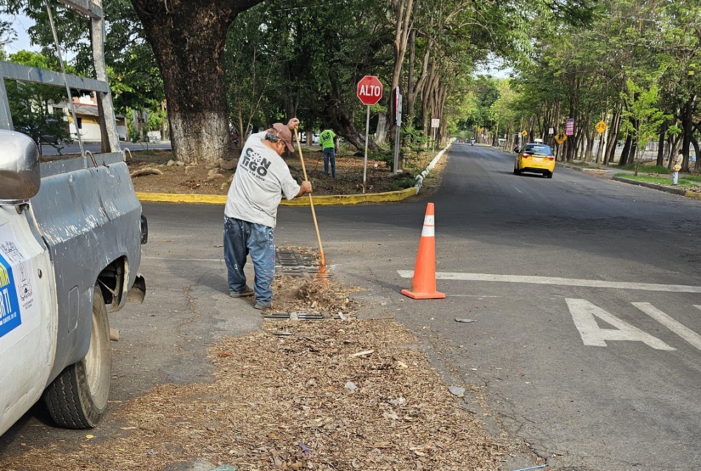 Realiza Ayuntamiento de Colima trabajos de desazolve en La Estancia