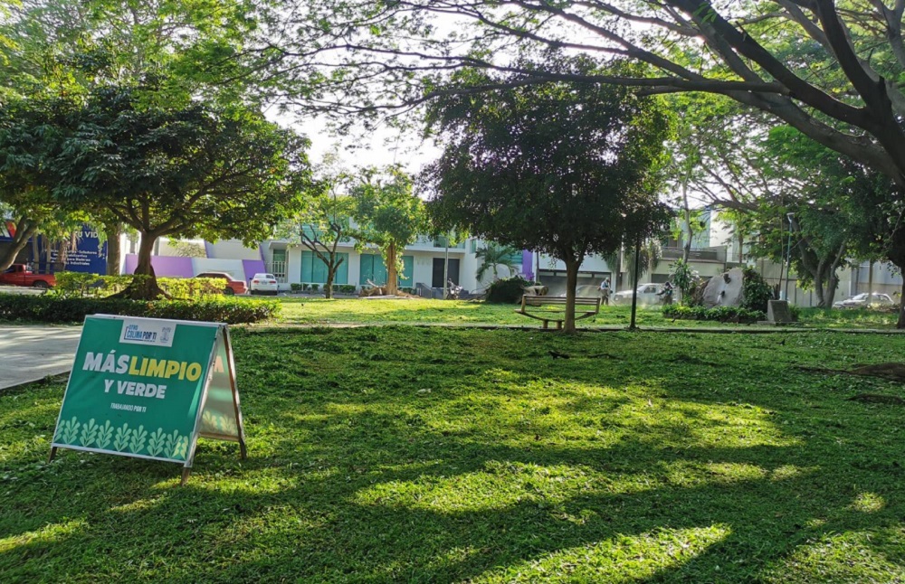 Ayuntamiento de Colima atiende camellones y jardines de la zona norte de la ciudad