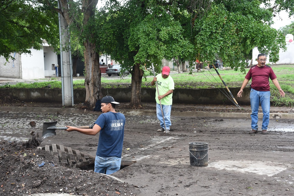 Atiende Ayuntamiento de Colima reporte ciudadano por colector pluvial colapsado y alcantarillas obstruidas
