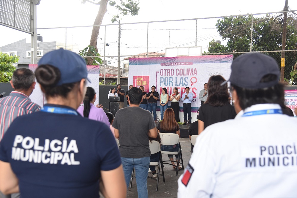 Ayuntamiento de Colima lleva feria de servicios a la Infonavit La Estancia