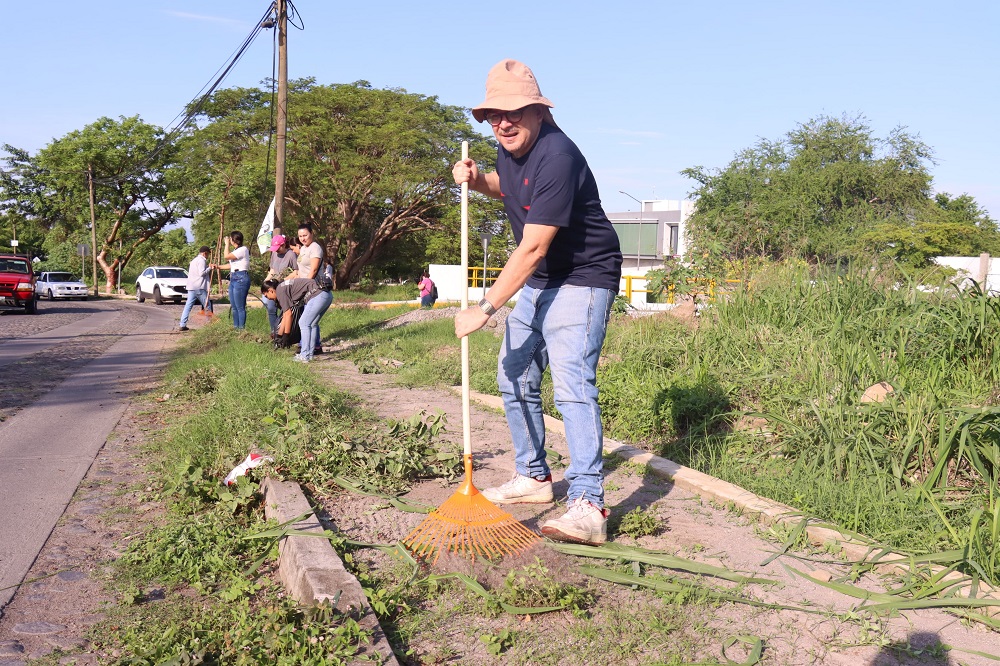 Realiza Gobierno de Riult Rivera brigada de limpieza en la avenida Venustiano Carranza