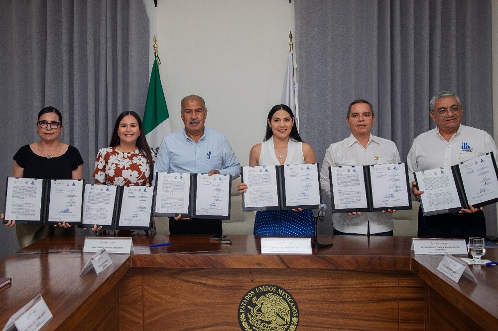 Gobernadora de Colima celebra renovación de convenio entre Isenco, Ucol y UPN