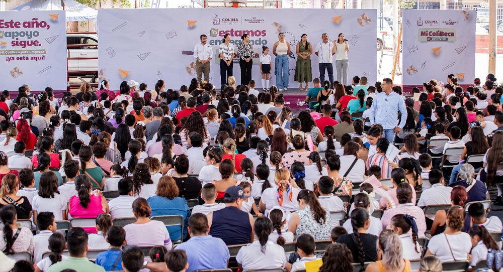 Más de 3 mil estudiantes de Manzanillo reciben Mi ColiBeca para Empezar este lunes, en eventos encabezados por la gobernadora