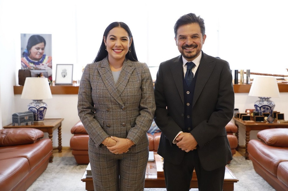 Indira Vizcaíno y Zoé Robledo revisan próximos proyectos de infraestructura y de atención médica para Colima