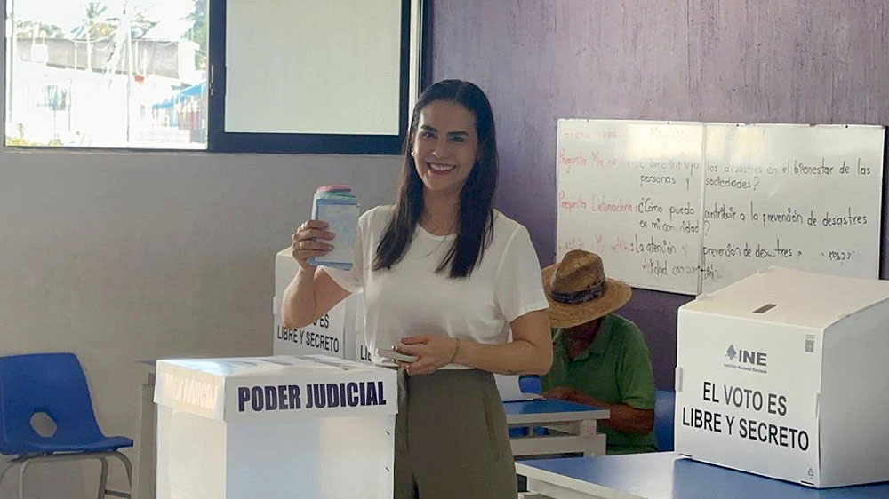 Rosi Bayardo califica como histórica la jornada electoral de este 1º de junio, invita a los manzanillenses a salir a votar