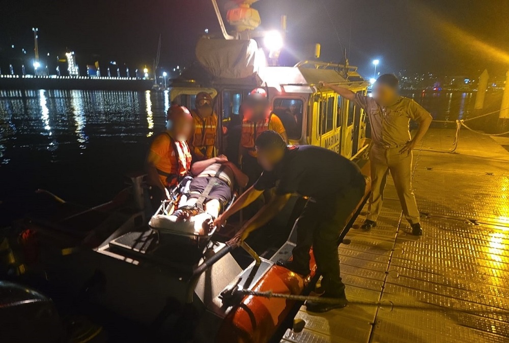 En las inmediaciones de Manzanillo, Marina evacúa de buque a hombre lesionado