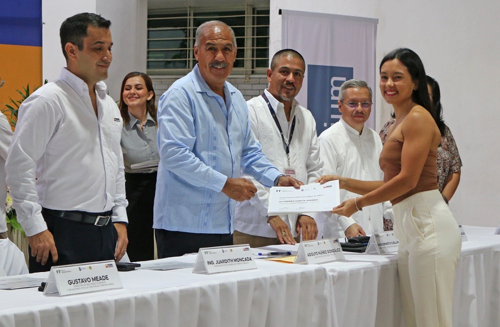 Reciben «Premio Ternium-TecNM Colima» 22 egresados y egresadas