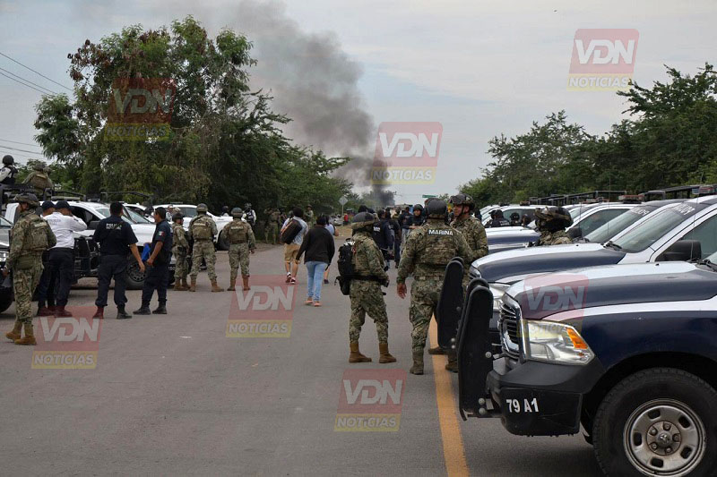 Comitiva de autoridades mantiene esfuerzos de diálogo con pobladores de Cerro de Ortega para terminar bloqueo en carretera a Michoacán