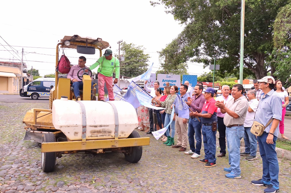 Presidente Riult Rivera encabeza el arranque de la pavimentación de la calle Agrarista, en la Colonia El Moralete, en Colima