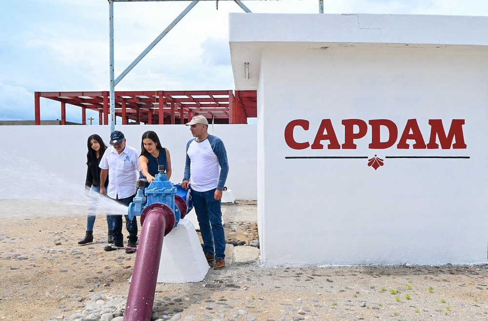 Rosi Bayardo inaugura pozo de agua para mejorar el abasto en la delegación de Salagua