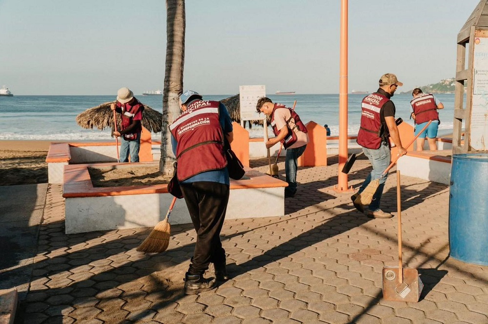 Inicia Gobierno de Rosi Bayardo programa de limpieza en accesos y frentes de playa