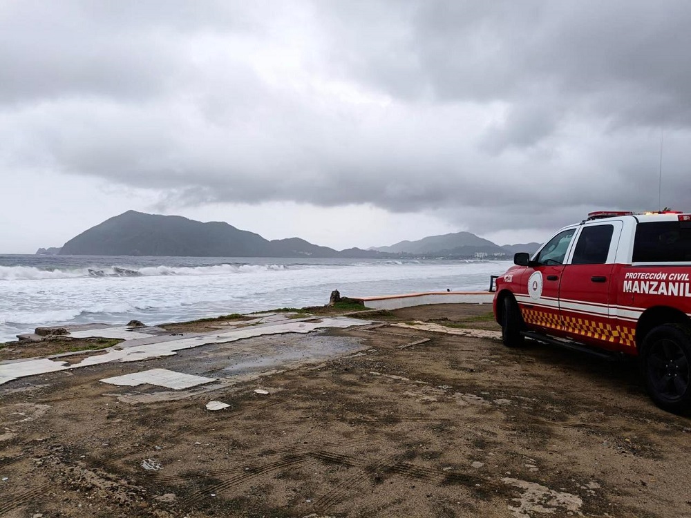 Protección Civil Manzanillo refuerza medidas preventivas en zonas de playa por huracán Flossie