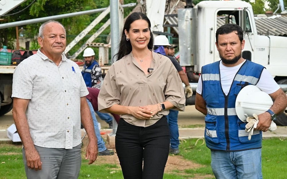 Rosi Bayardo arranca obra de alumbrado público en Llano de la Marina