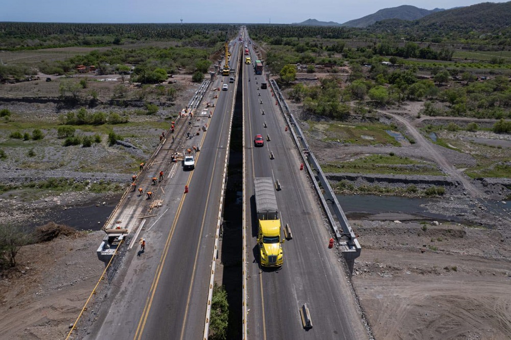 Continúan trabajos de mejoramiento en el puente Armería l; mejorará la seguridad en la autopista Colima-Manzanillo