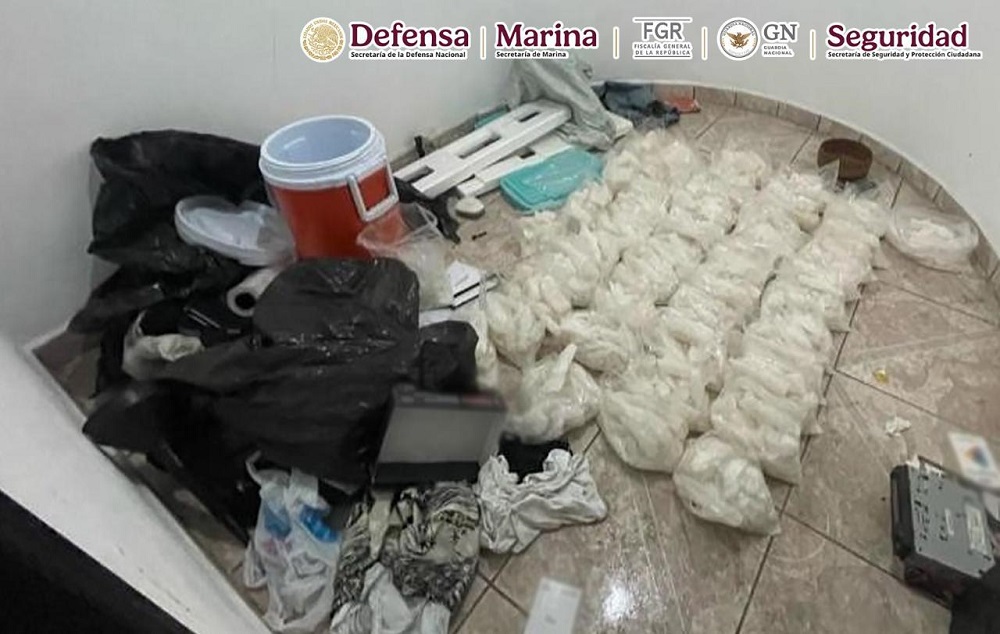 En Michoacán agentes de seguridad detienen a dos hombres y aseguran 800 kilos de metanfetamina