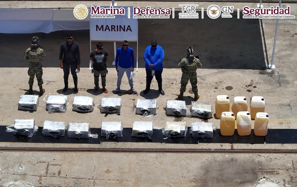 En operación marítima en las costas de Oaxaca se aseguró más de media tonelada de cocaína