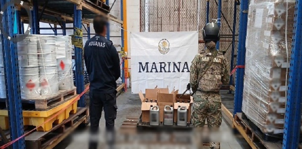 Marina y Aduana aseguran alrededor de 114 litros de presunto precursor de metanfetamina en Manzanillo