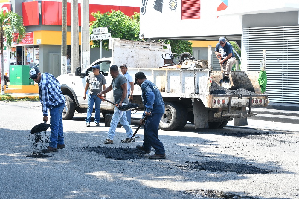 Gobierno de Riult Rivera ofrece atención inmediata a reportes ciudadanos: cuadrillas de bacheo en acción al oriente de la ciudad