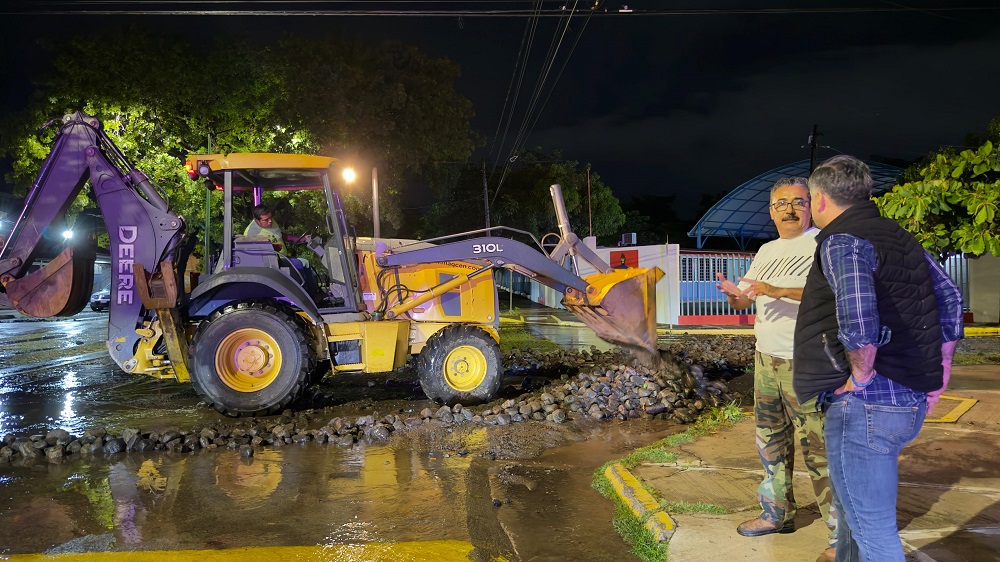 Riult Rivera supervisa y encabeza acciones de mantenimiento tras daños ocasionados por la lluvia