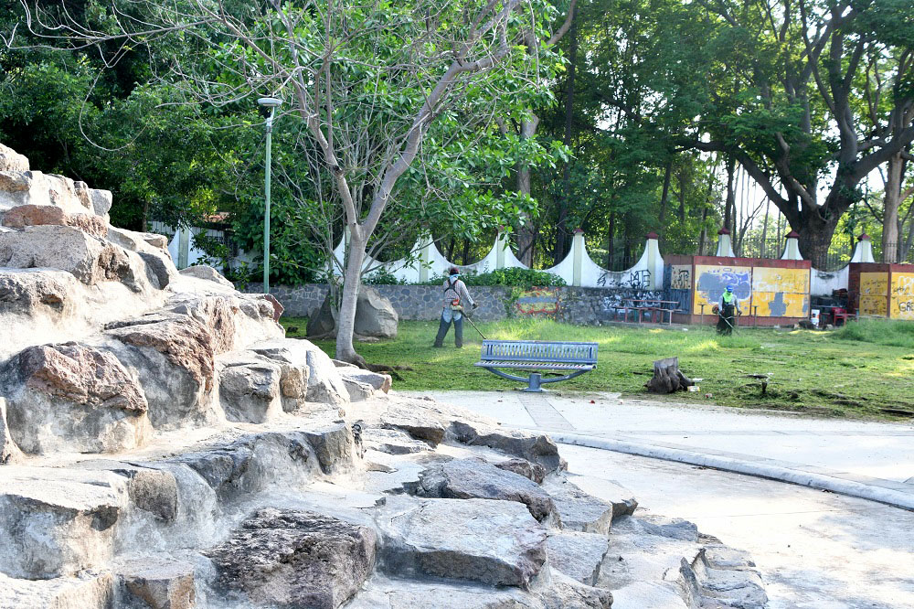 Inicia Ayuntamiento de Colima rehabilitación del Parque de la Piedra Lisa, Riult Rivera supervisa labores