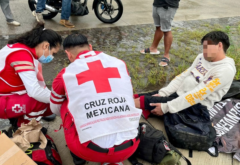 Cruz Roja atiende motociclista accidentado en VdeA