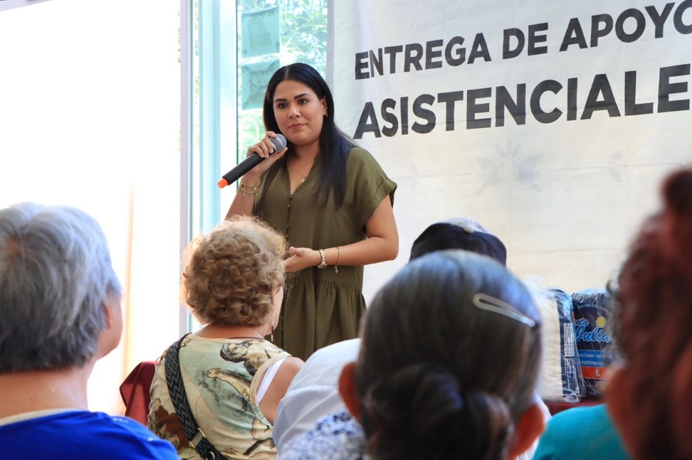 DIF Estatal Colima entrega apoyos asistenciales a familias que lo requieren