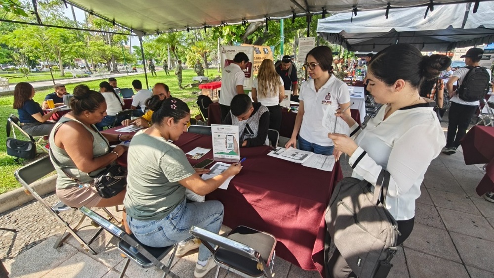 Feria Nacional de Empleo en Colima conecta a juventudes con más de 300 vacantes
