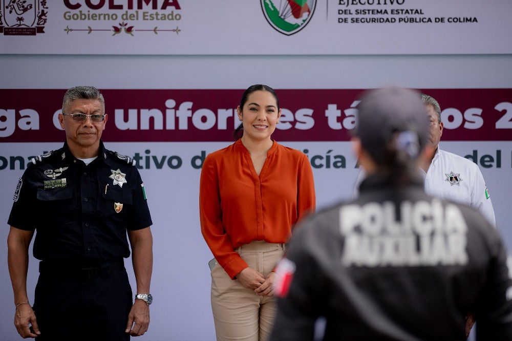 Indira entrega uniformes a la Policía Auxiliar Estatal, con inversión de 734 mil pesos