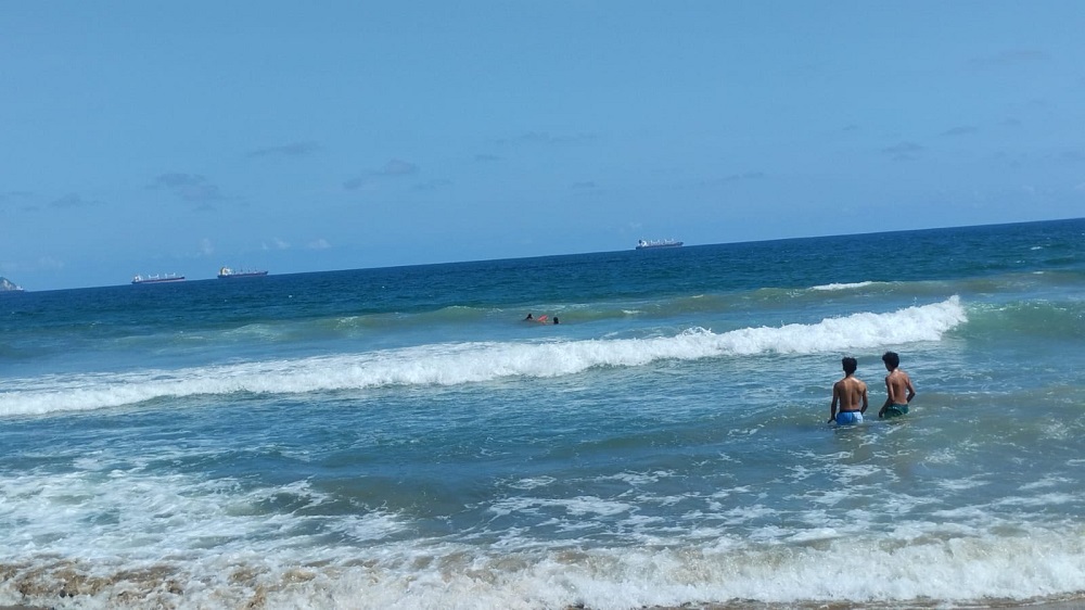 En Manzanillo, se ahoga bañista en playa de Santiago