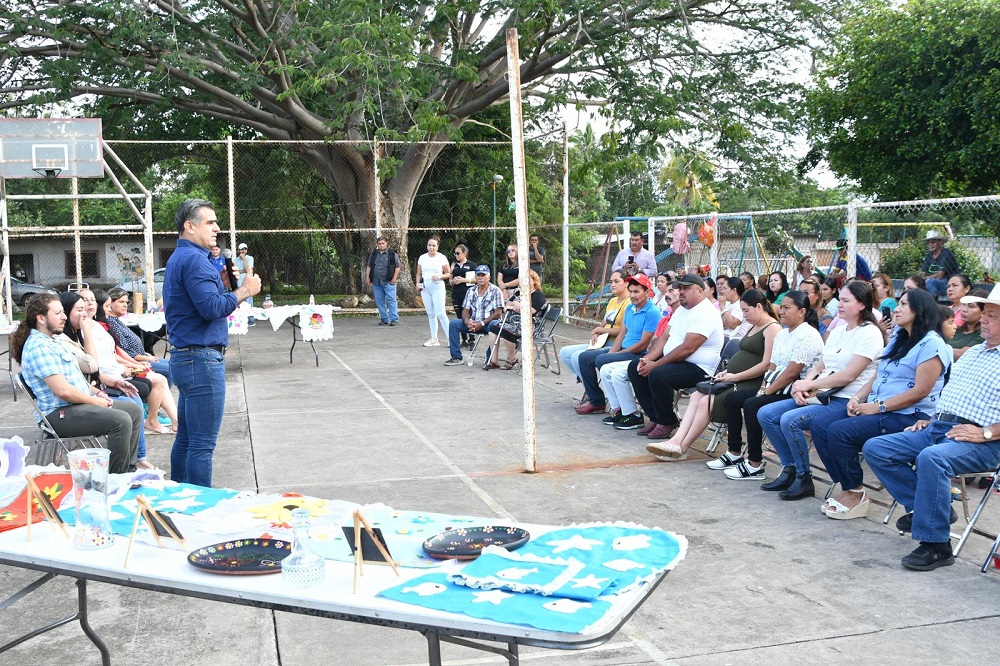 Impulsa Riult Rivera formación y autoempleo con talleres del programa “Juntos por Ti” en comunidades