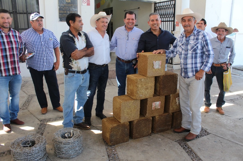 Más de 200 ganaderos del estado de Colima atendidos en el Módulo Itinerante de Herrajes y Marcas: Subseder