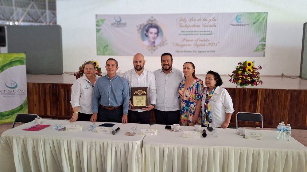 Silvia Roacho Contreras y Gustavo Salazar Zamora galardonados con la presea Mérito al Trabajo Social ‘Margarita Septién Rul’