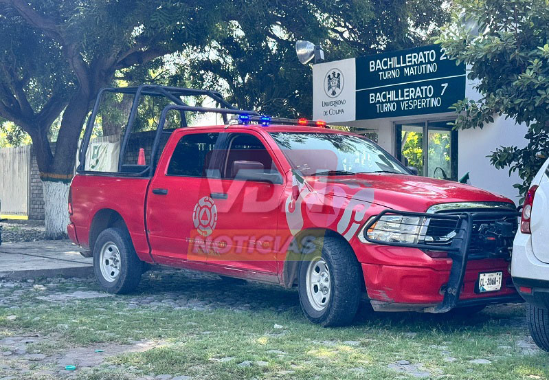 Seis estudiantes del Bachillerato 21 en Armería resultan intoxicados por derrame de ácido durante una clase