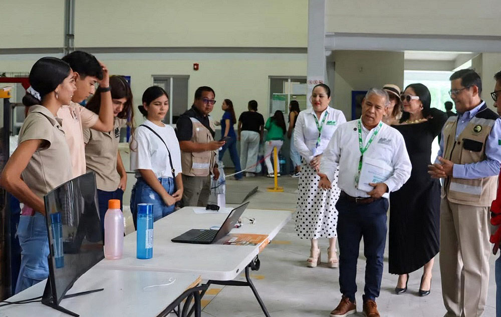 Visita director de Asipona la Universidad Tecnológica