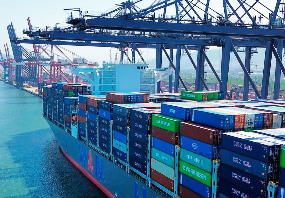 Más de 816 mil camiones han ingresado al puerto de Manzanillo, este año