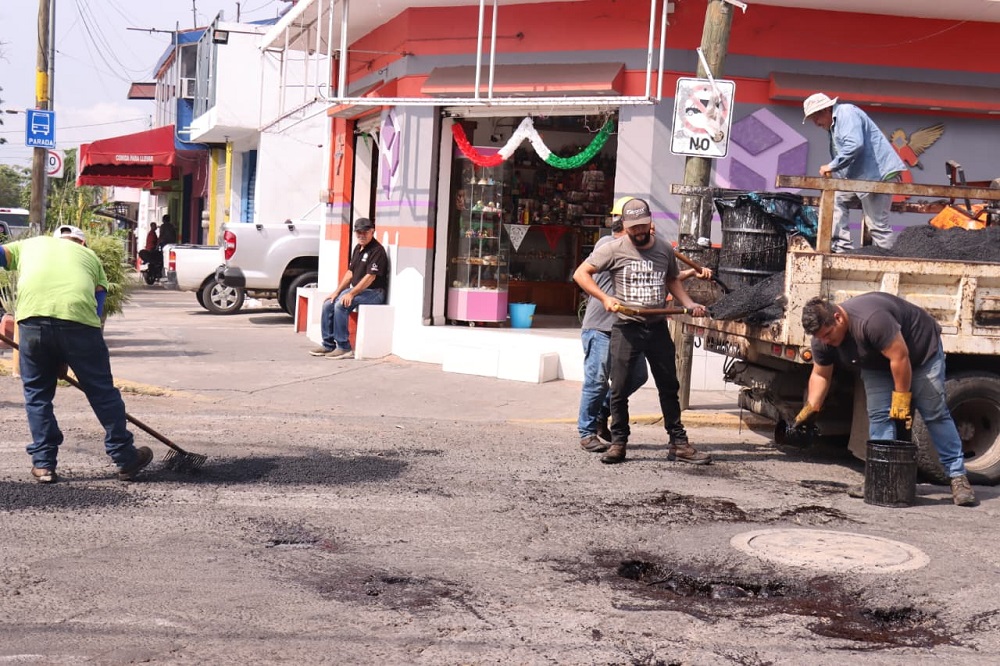 Continúa Ayuntamiento capitalino con trabajos de bacheo
