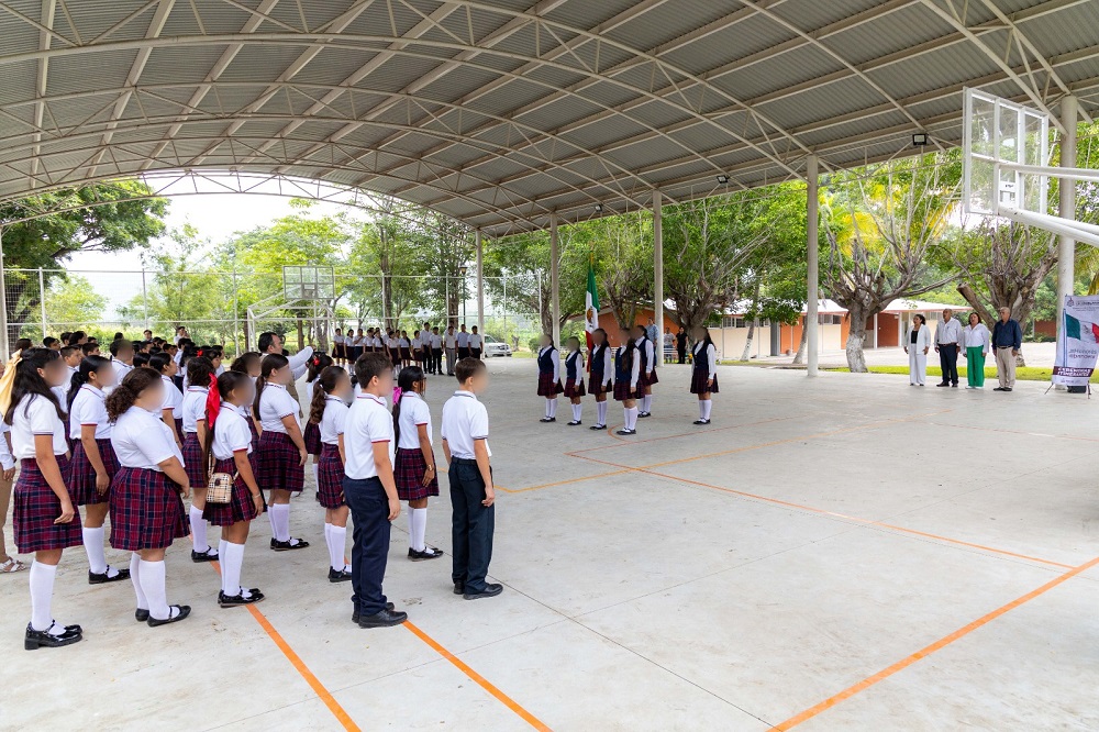 Congreso destaca el valor del patriotismo en ceremonia itinerante de septiembre