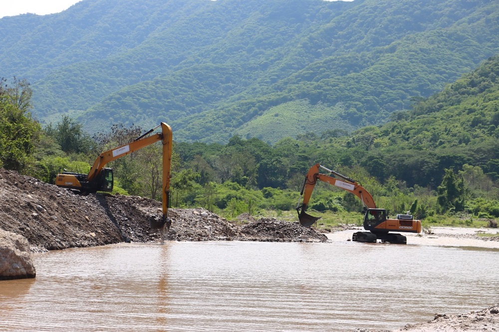 Gobierno del estado de Colima desazolva el río San Palmar; lleva 35 por ciento de avance