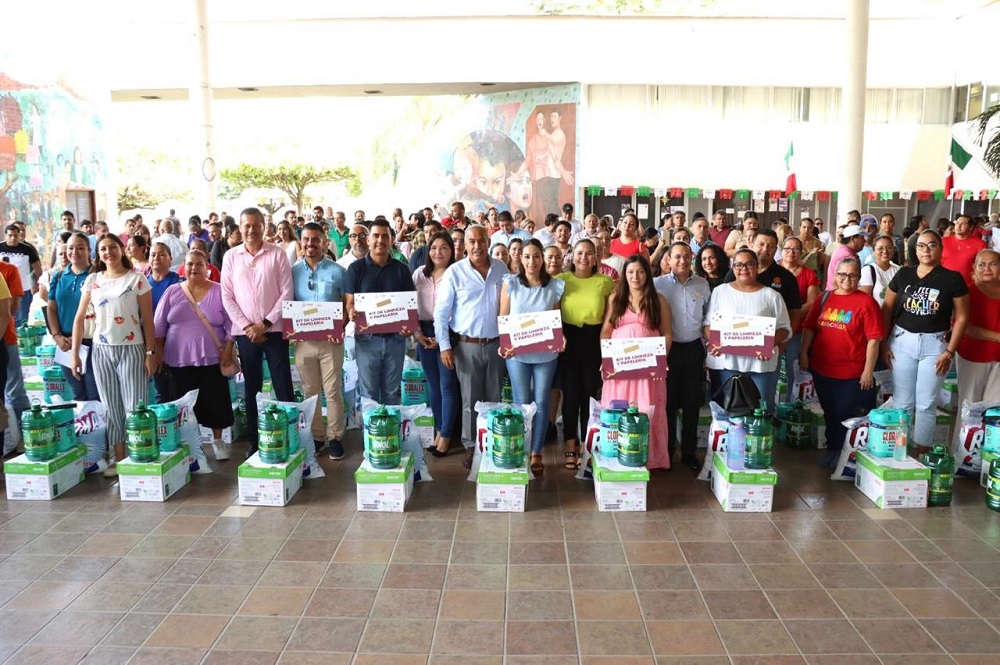 790 escuelas de Educación Básica reciben de la SEyC material de oficina y limpieza
