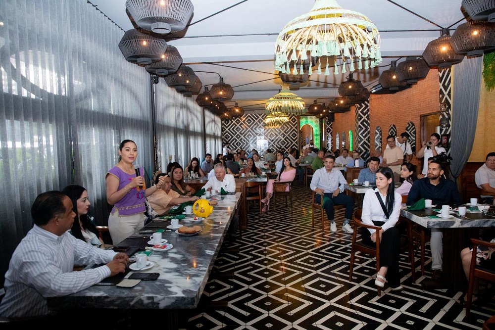 Indira Vizcaíno reconoce el gran apoyo de IP y población para lograr construcción del CRIT en Colima