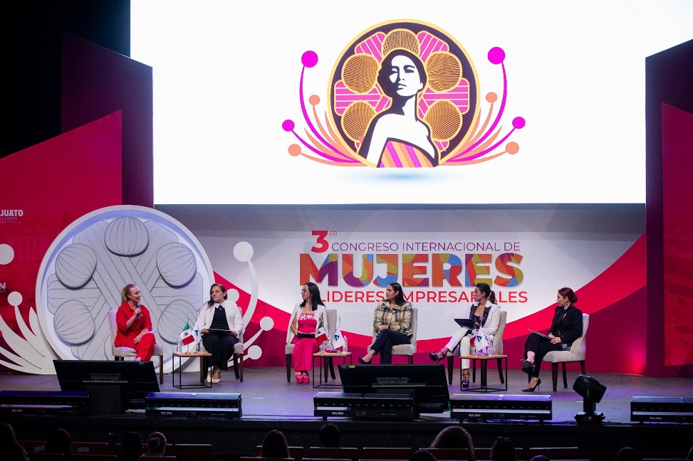 Indira Vizcaíno destaca bondades de gobernar con perspectiva de género, en Congreso de Concanaco Servytur