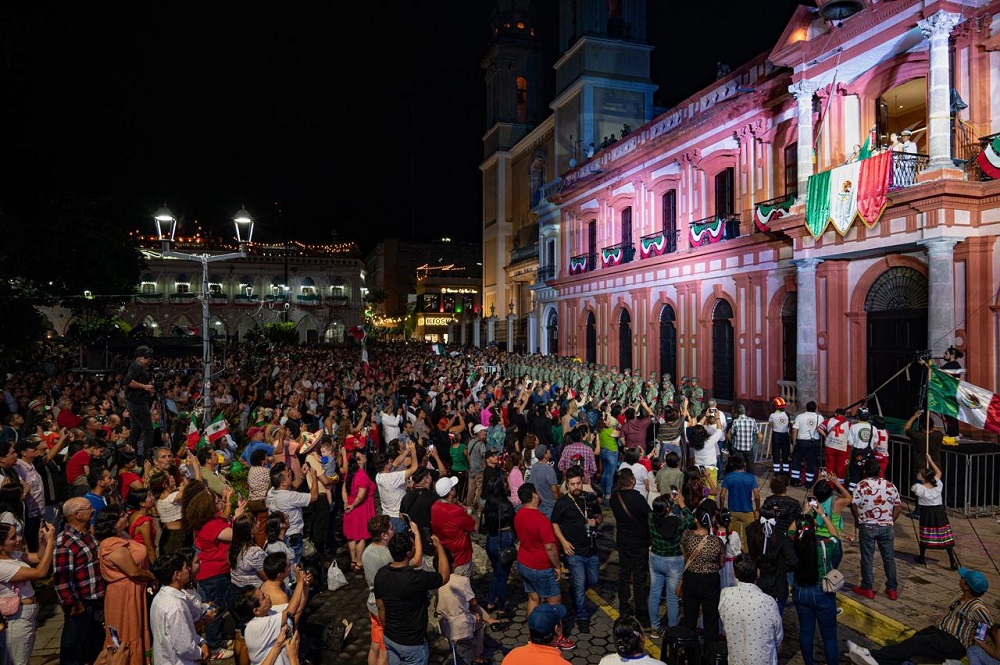 Colimenses celebran el ‘Grito de Independencia’ junto a la gobernadora Indira Vizcaíno