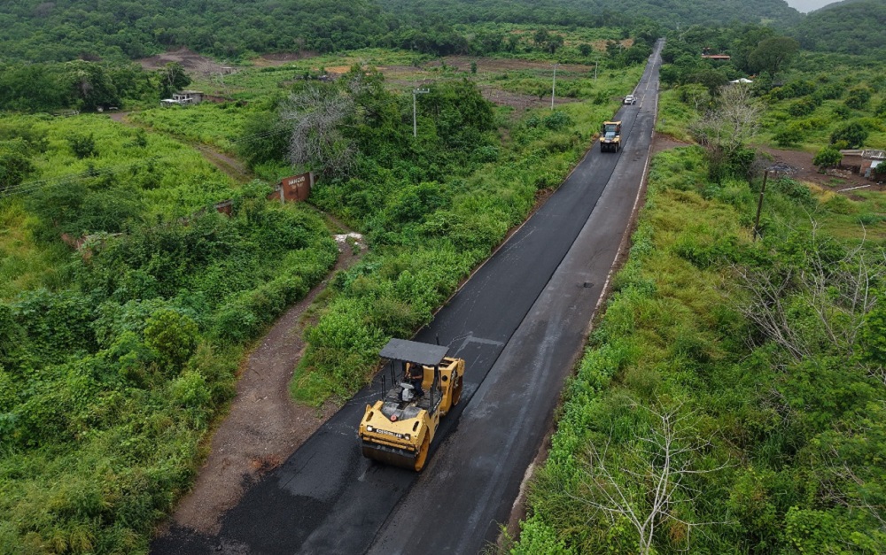 Gobierno del Estado de Colima realiza renivelación en carretera de Armería