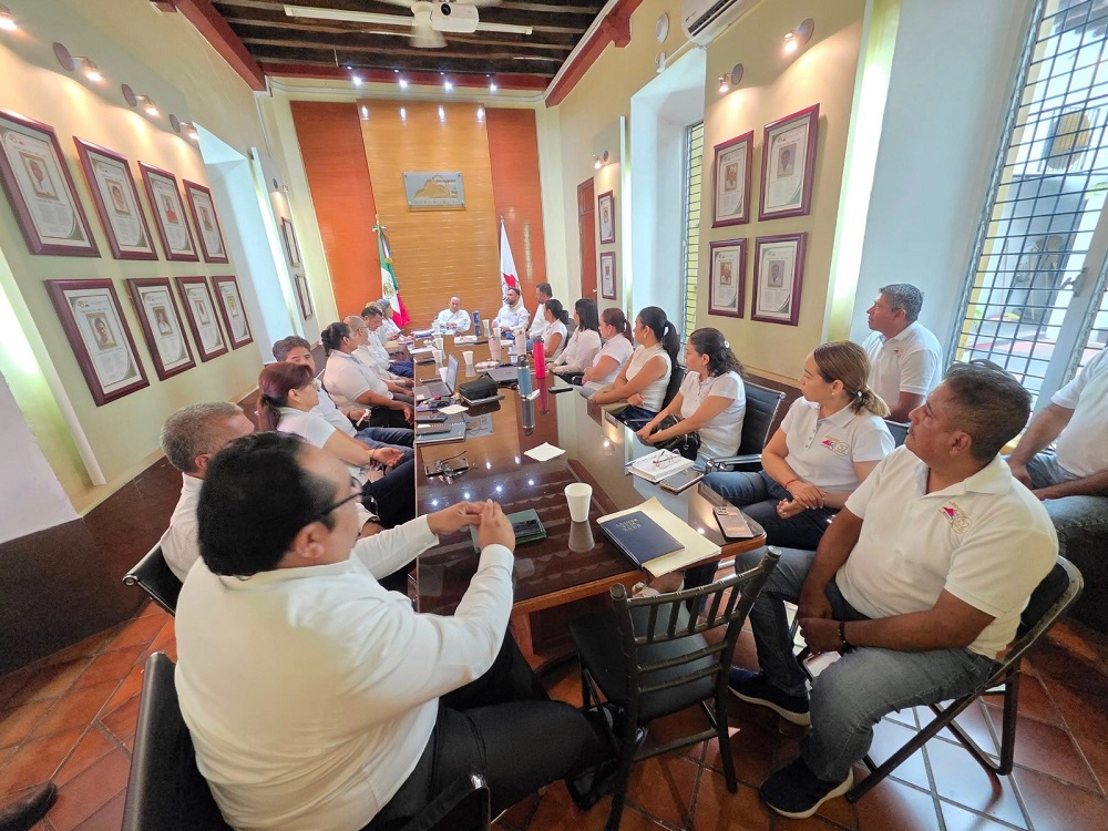 Informa Martín Flores al comité estatal del STSGE alcances del convenio y fideicomiso de pago al IPECOL