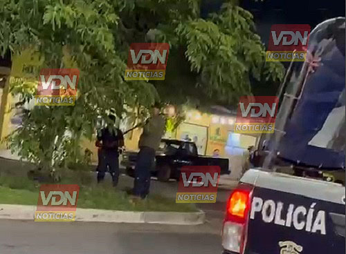 Policías de Tecomán evitan que un hombre se quite la vida