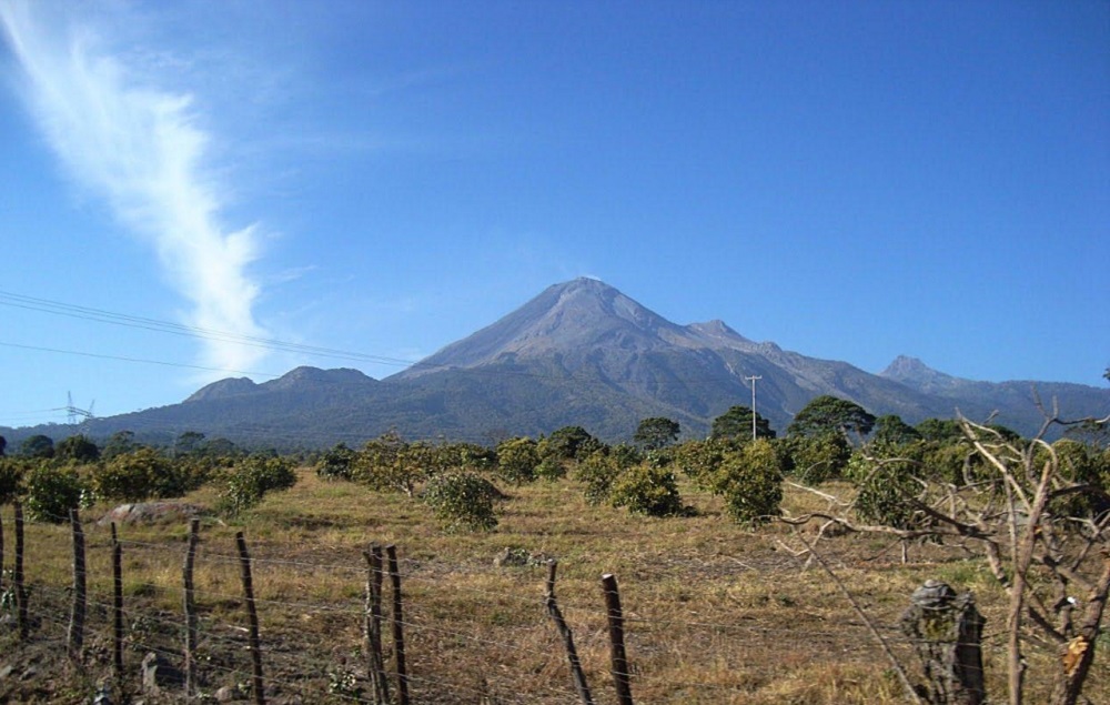 Volcán de Colima mantiene baja actividad; no representa riesgo para la población: UEPC