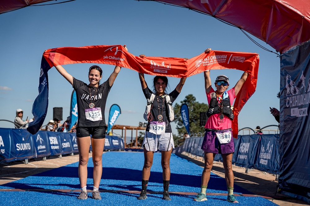 La colimense Chío Flores conquista el tercer lugar en la carrera Akáa 59K en Chihuahua